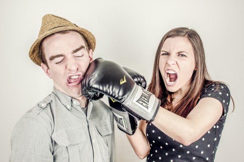 angry-woman-boxing-his-boyfriend